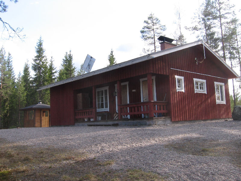 M�kki Iso-Auninen j�rvell�.